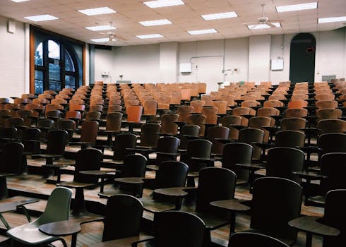 يجب على القائمين بالتوظيف التوقف عن تمويل جامعات النخبة