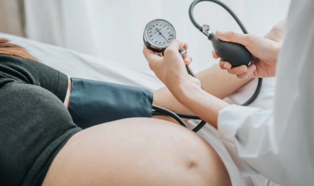 مشاكل الحمل الشائعة وعلاقتها بزيادة احتمالية الإصابة بالتوحد
