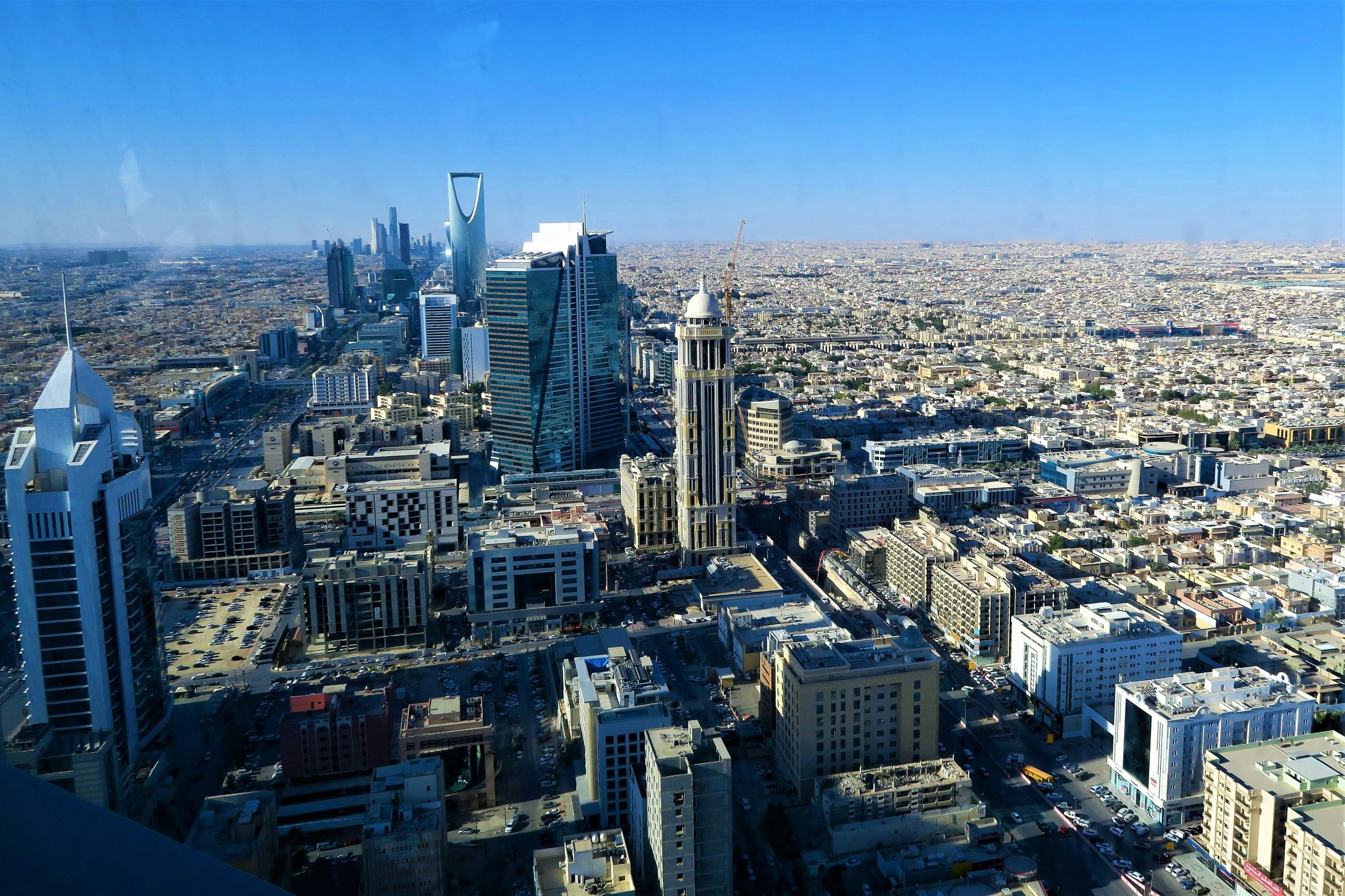 المملكة العربية السعودية وموازنة الأمور: محادثات السلام، اقتصاد جديد والتأرجح بين انتقال الطاقة