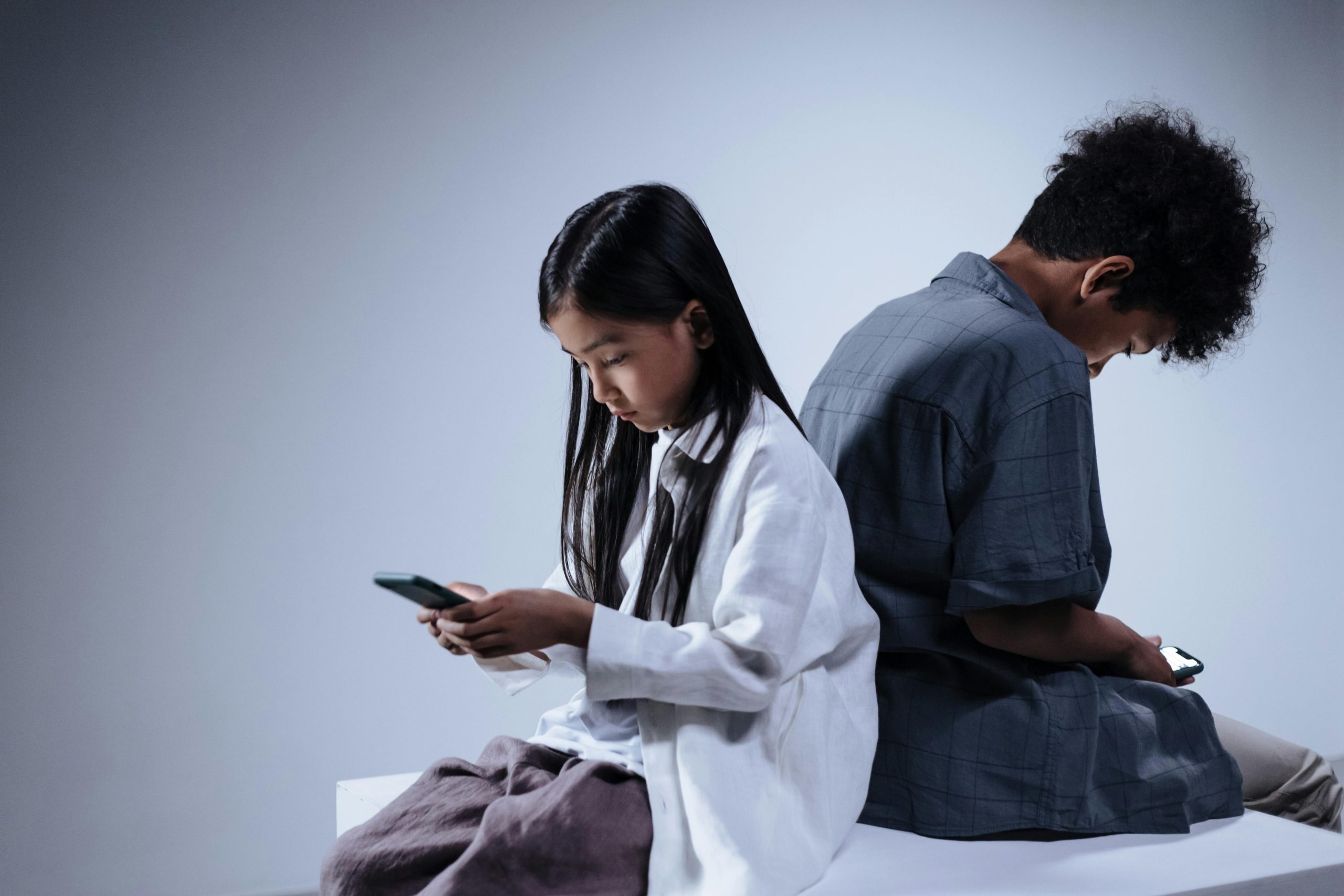 التنقل في رحلة السلامة الرقمية: دليل لتنفيذ التدخلات