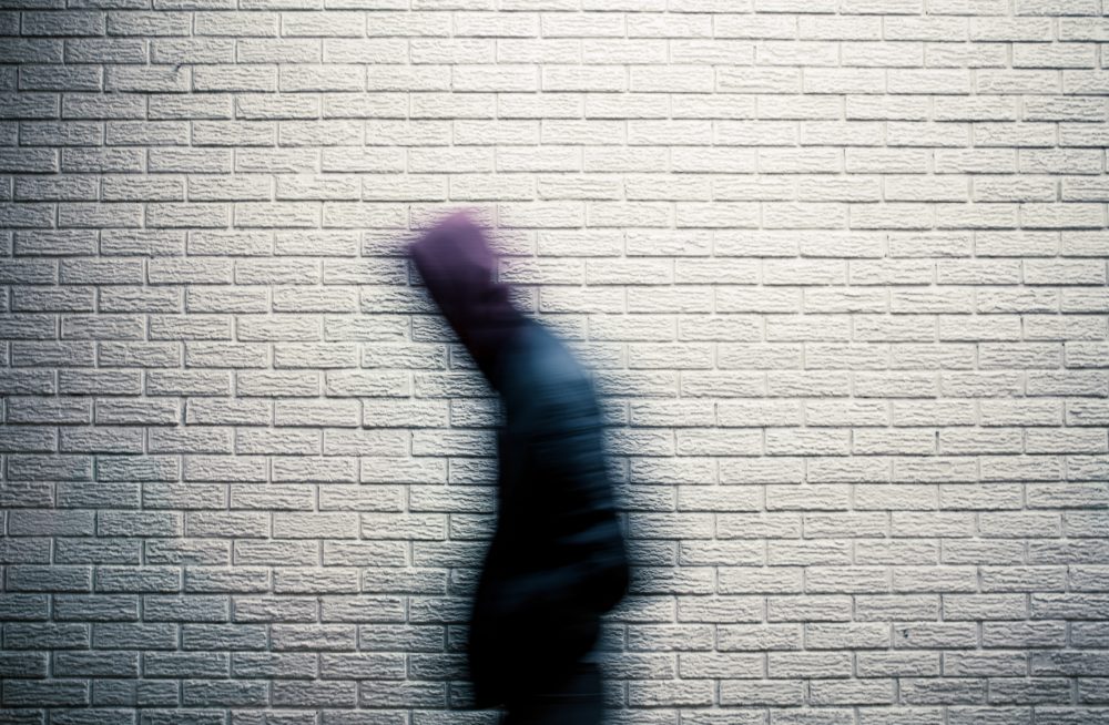 إِقصاء الشخصيَّة الانطوائية من العالَم الانبِسَاطي