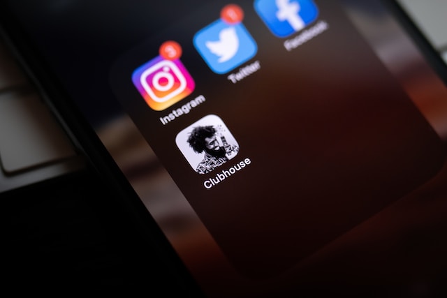 وهم التفرد: قصة كلوب هاوس