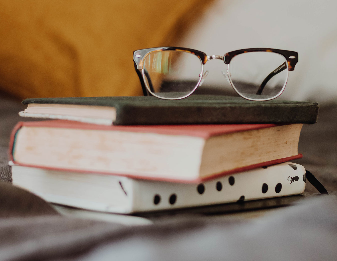سبع فوائد علمية لقراءة الكتب الورقية