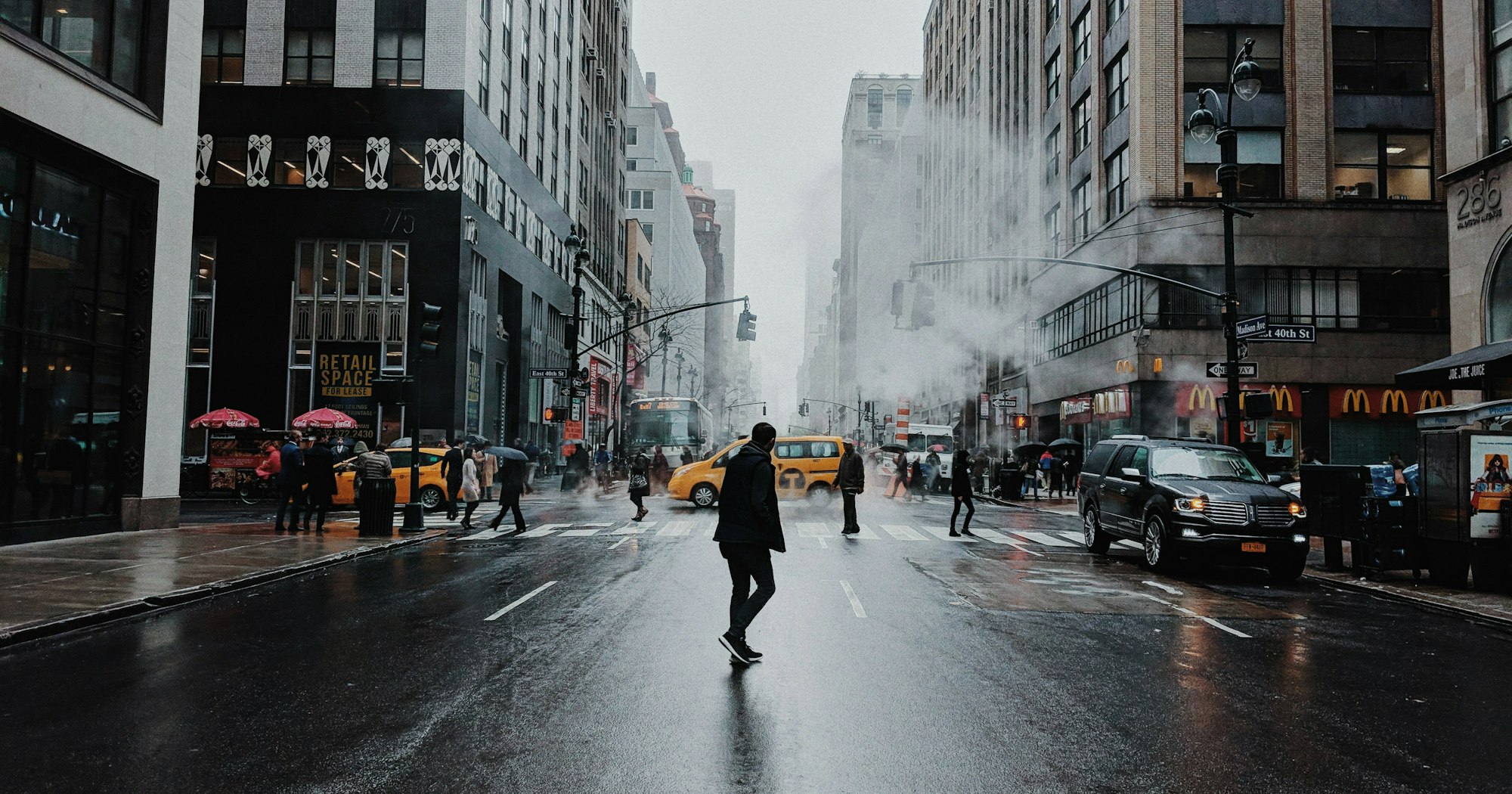 إيثار حياة العُزلة وتمجيدها