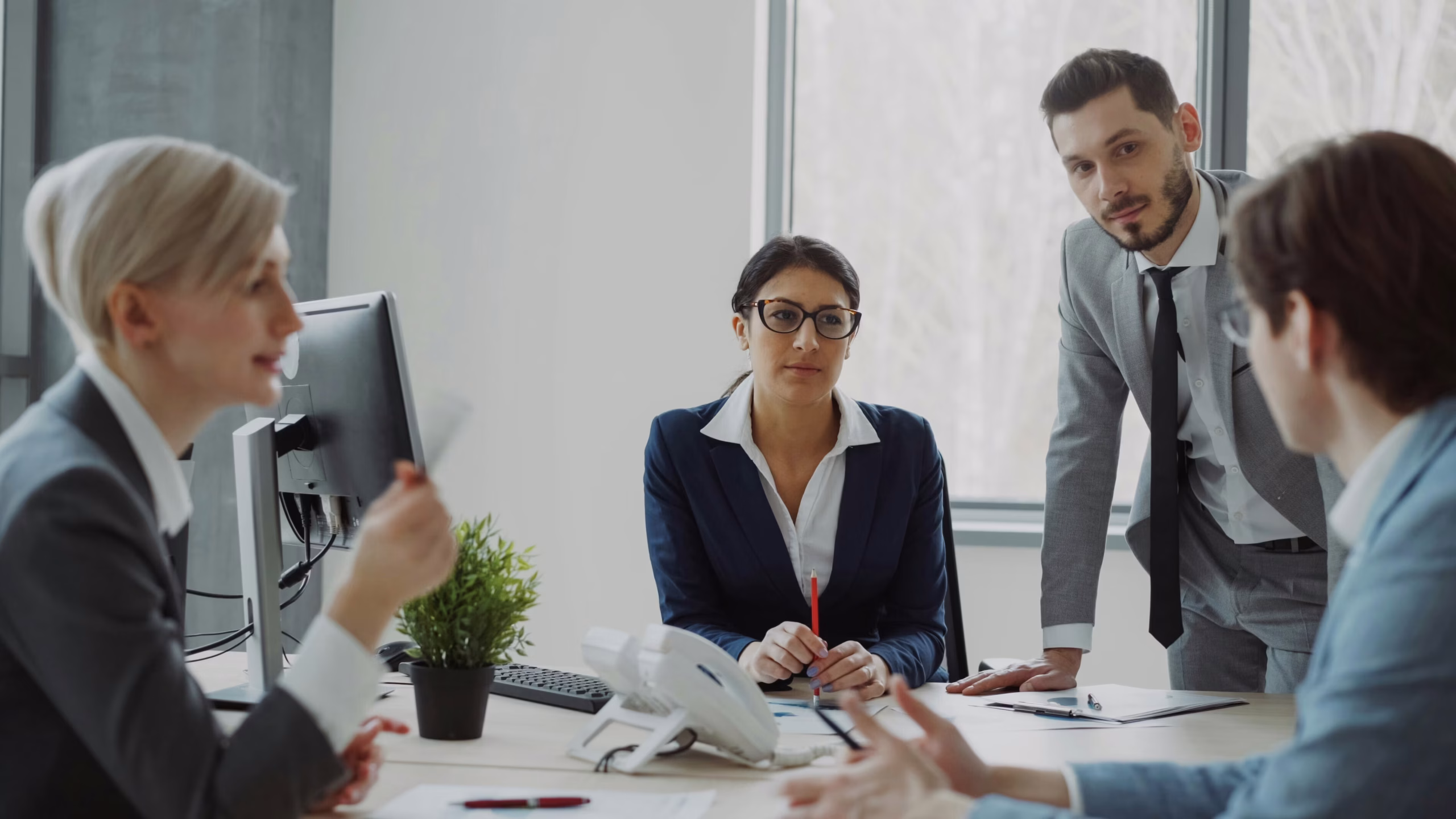 التكلفة، مكاسب الإنتاجية والعامل البشري – دليل المدير المالي للاستثمار في الذكاء الاصطناعي
