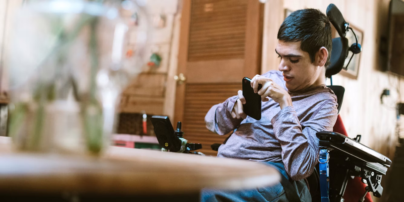 الذكاء الاصطناعي كجسر للتواصل: تمكين الأشخاص ذوي صعوبات الكلام والكتابة