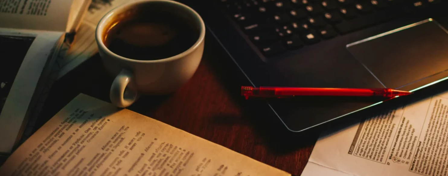 كيف ننمّي عمليات القراءة العميقة في العصر الرقمي؟