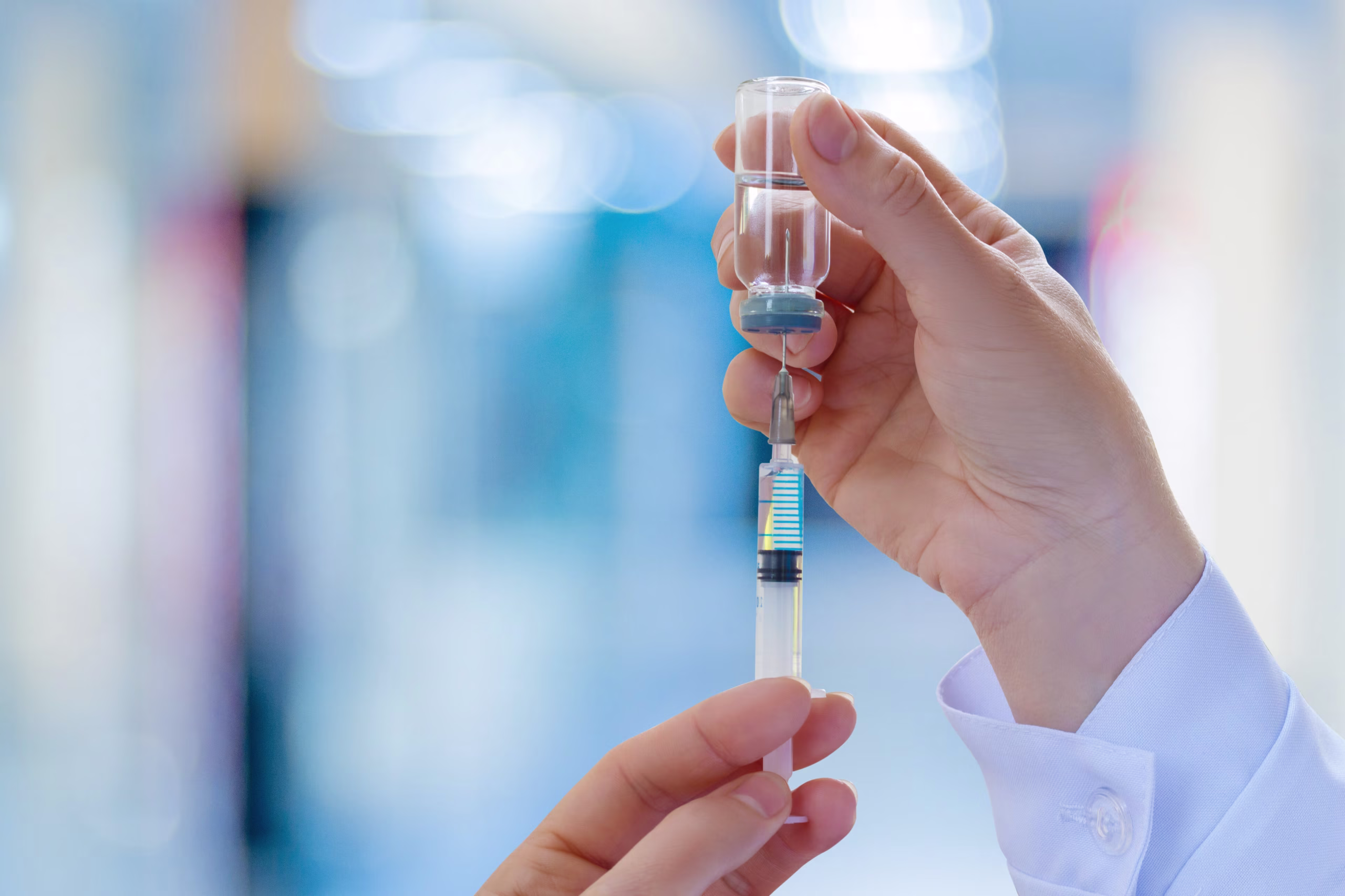 كيف يمكن للحمض النووي الريبي (RNA) أن يُحدث ثورة في الطب؟ شرح من حائز على جائزة نوبل