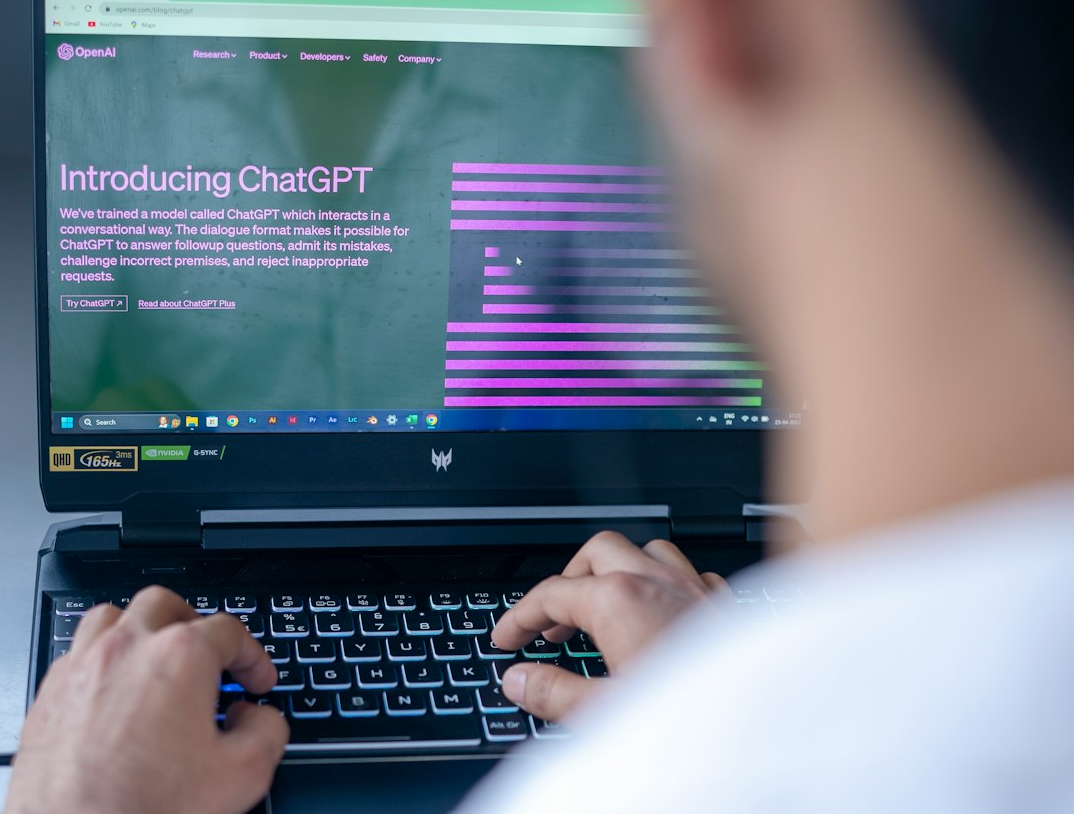 كيف يمكن توظيف الذكالي بشكل إنساني في بيئة العمل؟