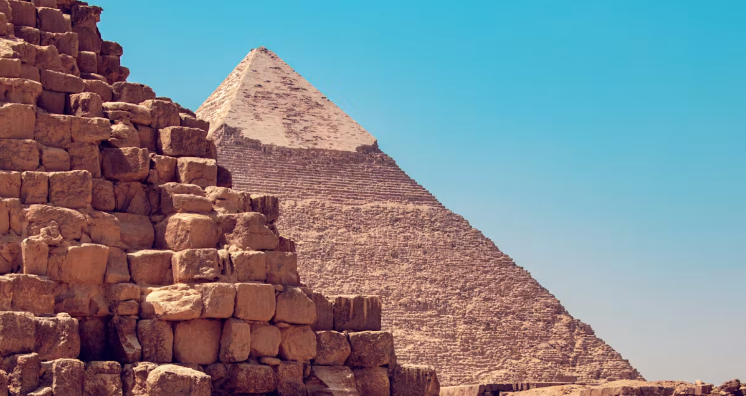 كيف صمد الهرم الأكبر بالجيزة أمام 4,500 عام من الزلازل المصرية؟