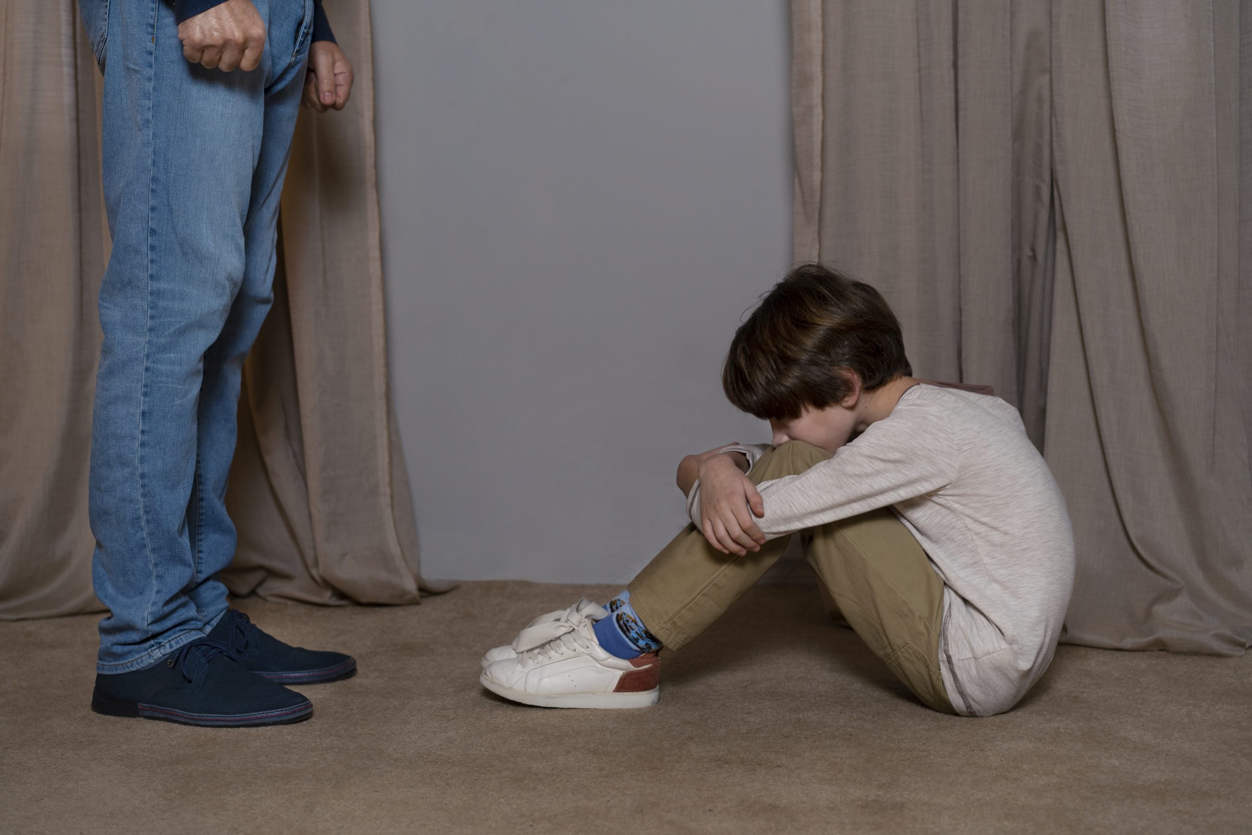 كيف تشجع طفلك على خوض تجارب جديدة ومخيفة دون أن تسبب له عقدة نفسية؟